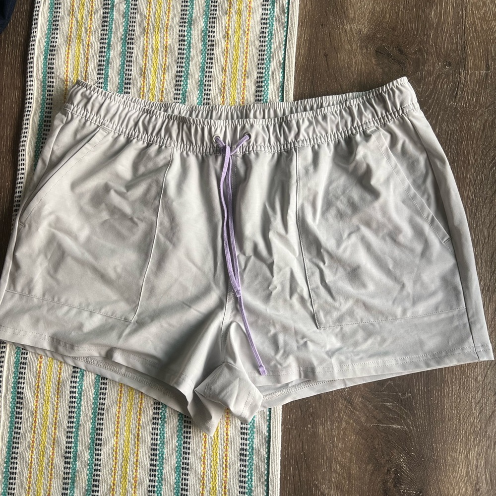 New Ladies HUK athletic shorts L